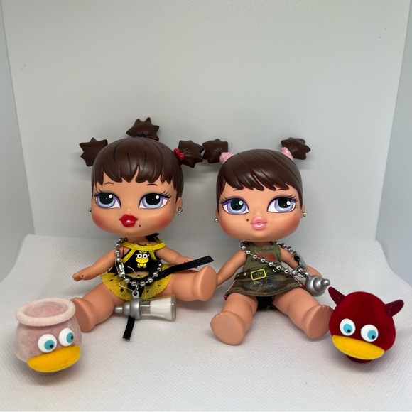 Bratz Babyz Twiins Phoebe and Roxxi 2-Pack Collectible Fashion Dolls with Pets - Picture 1 of 4